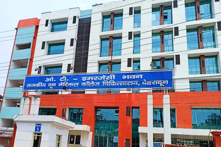 दून अस्पताल में चिकित्सकों के साथ मारपीट के बाद प्रशासन सख्त, सुरक्षा कर्मी बढ़ाने की मांग पर फिर विचार शुरू
